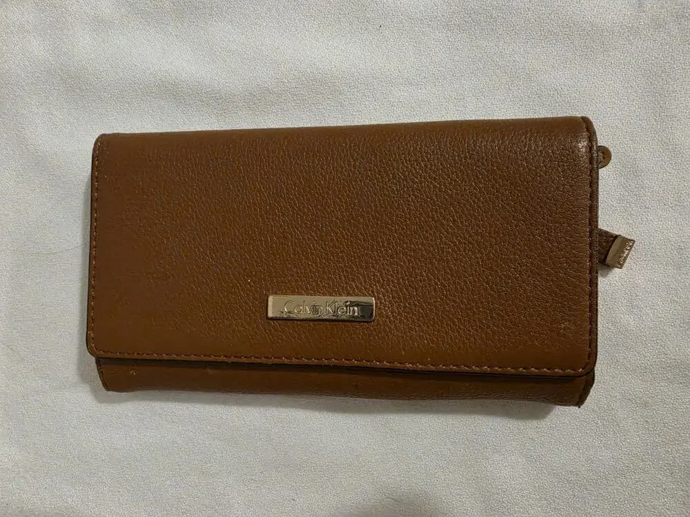 Calvin Klein Women’s Brown Cognac Bifold Wallet Zip Pocket ID Card Organizer